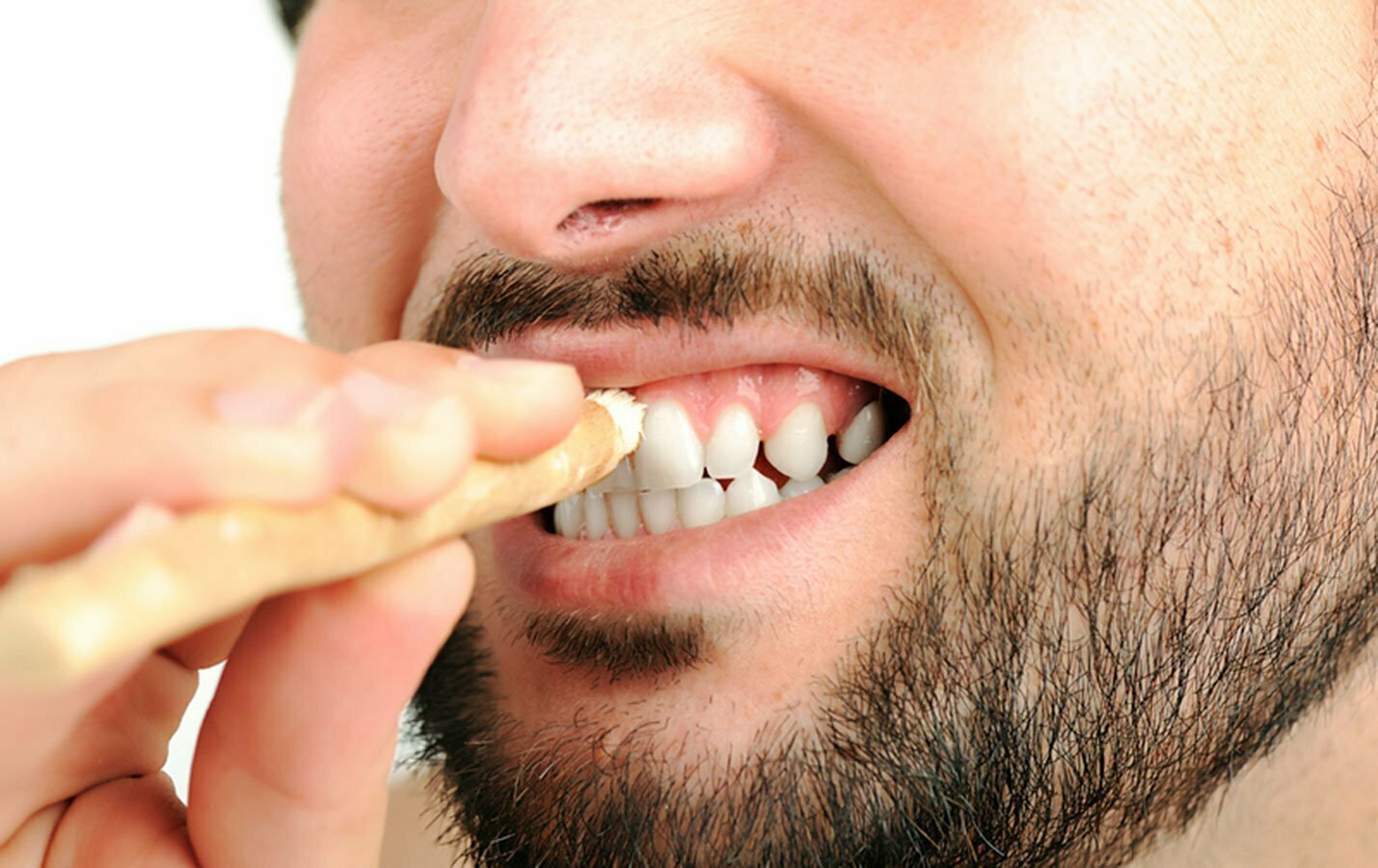 Можно чистить зубы в рамадан зубной пастой. Палочки мисвак (Сивак). Зубная щетка мисвак. Мисвак палочка для чистки зубов. Мисвак ишлатиш.
